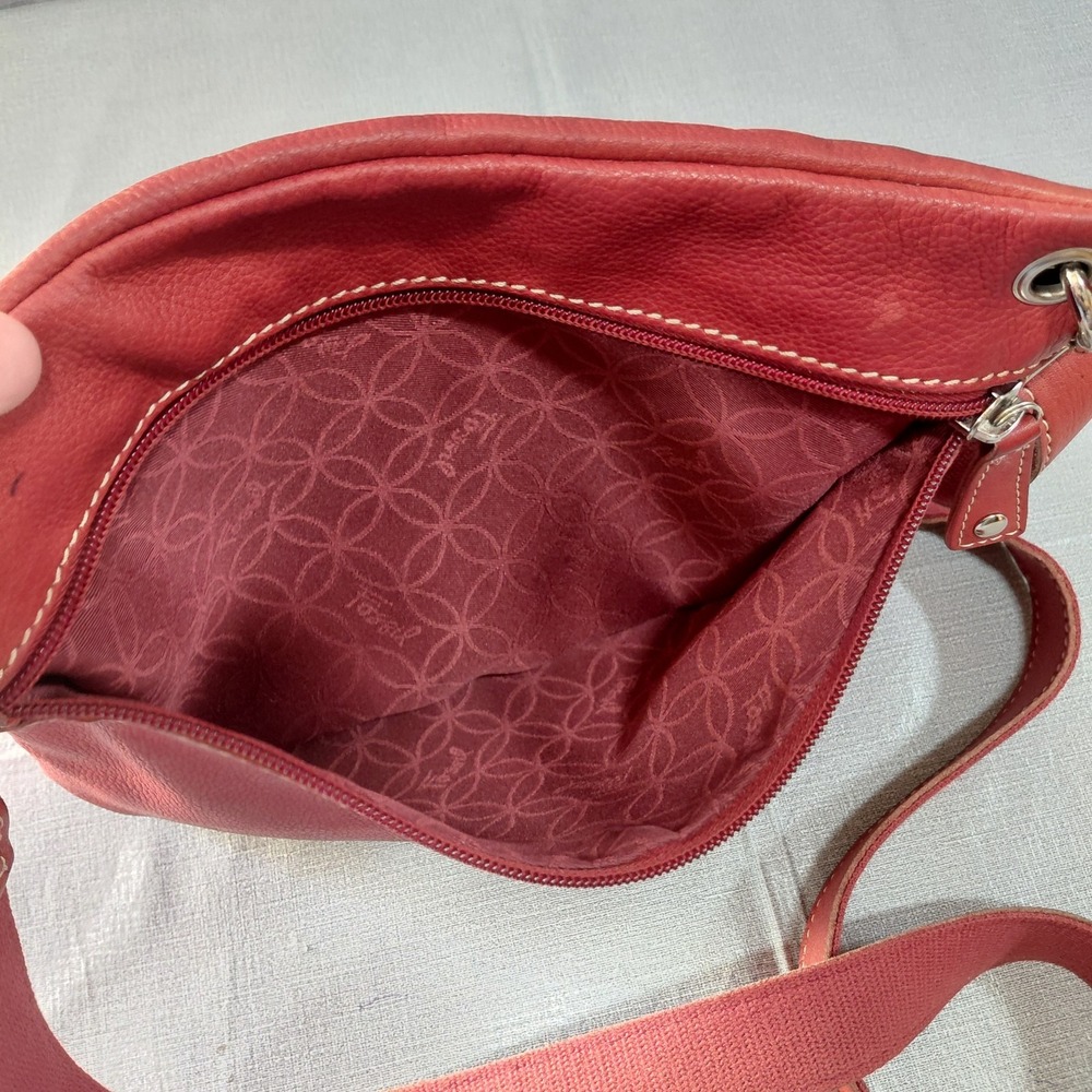 Vtg Y2k Fossil Sutter Genuine Leather Crossbody Bag Red Adjustable Strap Top Zip - Picture 10 of 16
